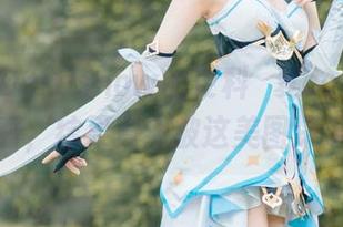 Sally Dorasnow的更科瑠夏cos，明明只想看看，结果竟然被这美图深深吸引。